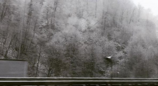 Hava şaşırttı... Bolu'da kar yolları kapattı
