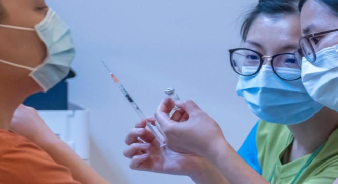 Hong Kong'da halkın yüzde 49'u iki doz aşı oldu