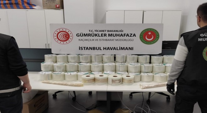 İstanbul Havalimanı'nda 220 bin adet uyuşturucu hap ele geçirildi