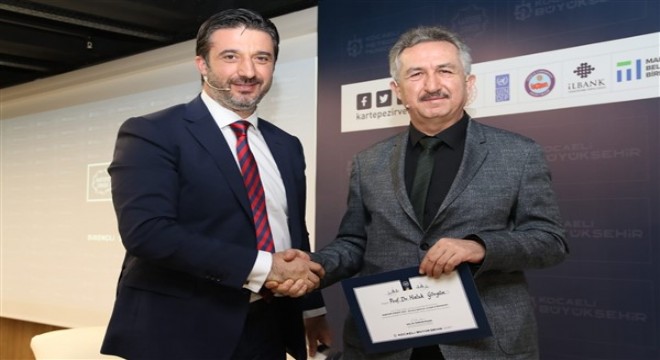 Kartepe Zirvesi'nde şehirleri akıllı hale getirmenin yol haritası ele alındı