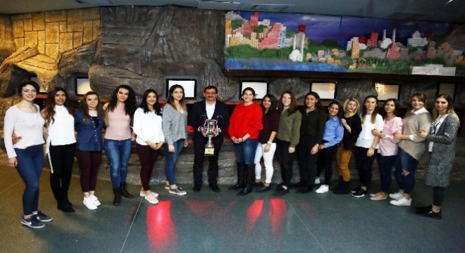 Keçiören Belediyesi Bağlumspor Bayan Voleybol Takımı 1. Lig'e yükseldi