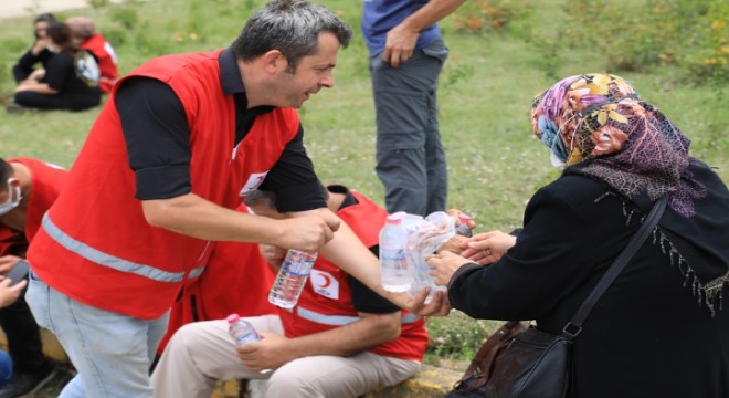 Kızılay Batı Karadeniz'de yaraları sarıyor