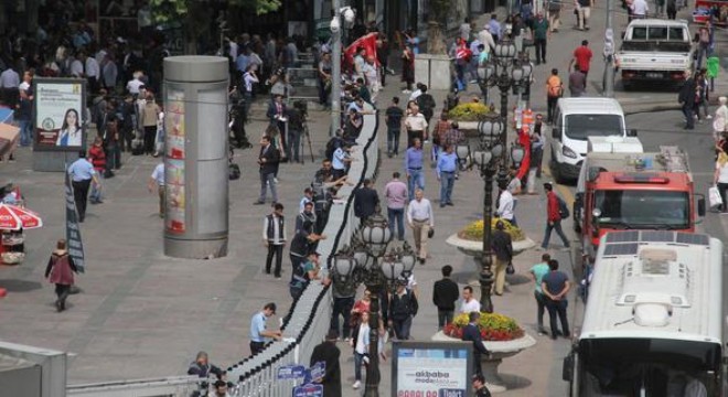 Kızılay kapanınca vatandaş yaya kaldı
