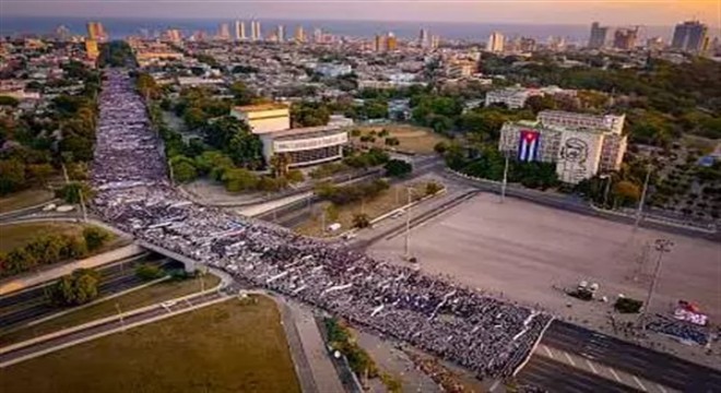 Küba'da ABD'nin yaptırımına protesto mitingi