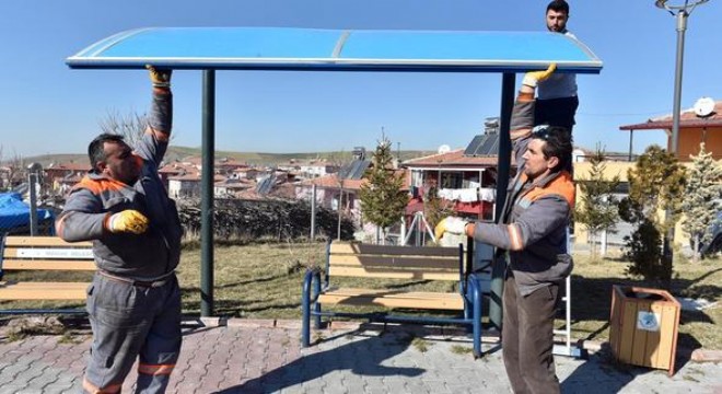 Mamak'ta park mobilyaları yenileniyor