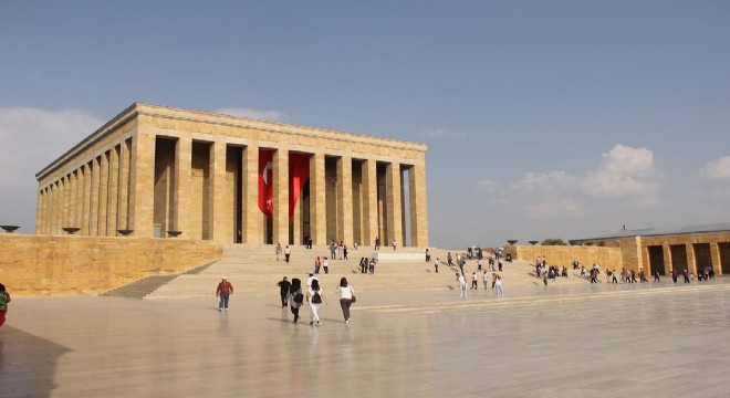 Milli Savunma Bakanı Güler'den Anıtkabir'e ziyaret