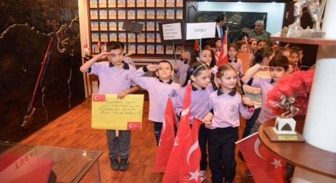 Miniklerden Mehmetçiğe ziyaret