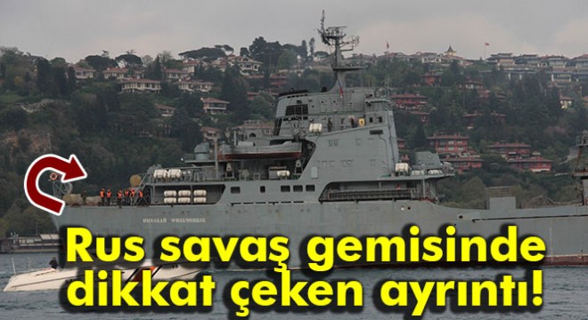 Mürettebat sahili izlerken askerler güvertede silahlı nöbet bekledi