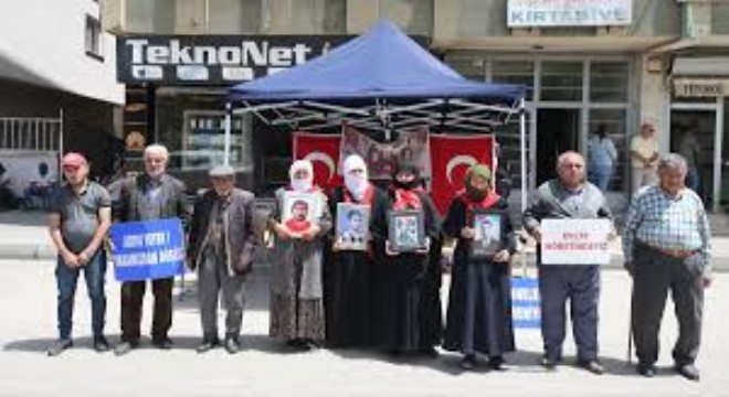Muş'ta Ailelerin Evlat Nöbeti Sürüyor