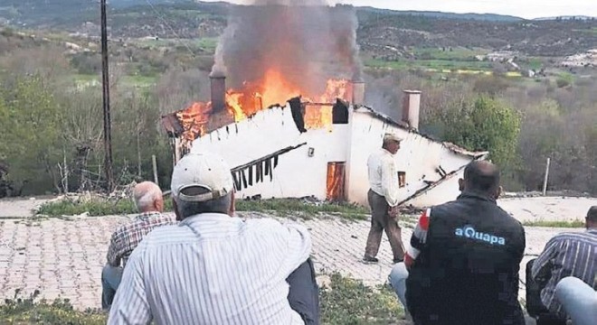 Nallıhan'da çıkan yangında bir ev kül oldu