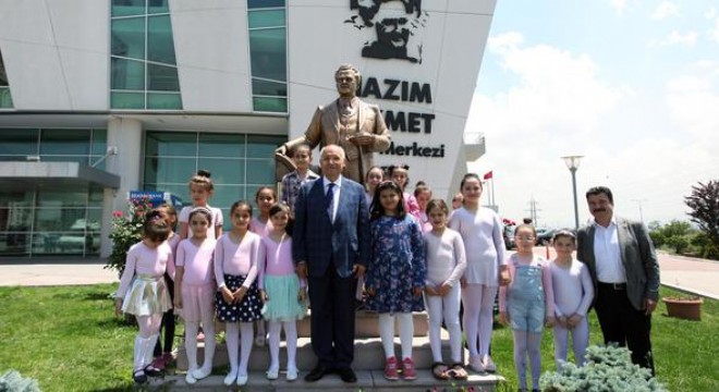 ‘Nâzım, bıraktığı eserlerle yaşıyor'