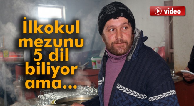 Öğrendiği dilleri kullanamayınca garsonluğa başladı