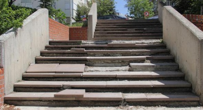 Portakal Çiçeği merdiveni bakım bekliyor