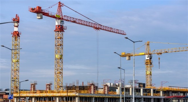 Sakarya'da hastane inşaatında çalışan işçilerin kaldığı prefabrik yapının tavanı çöktü