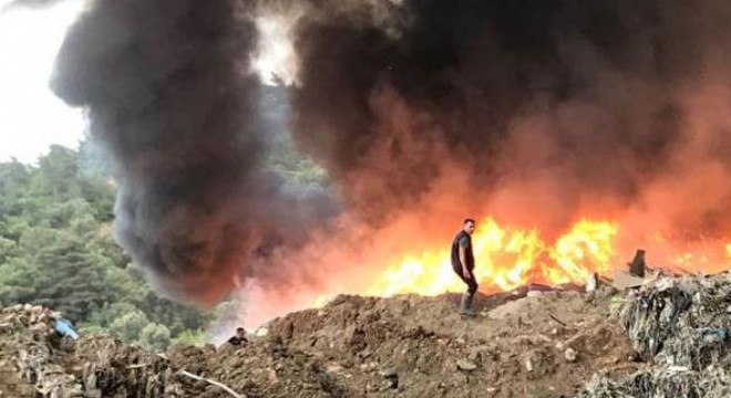 Son dakika: Çöplükte yangın çıktı... Ormana doğru ilerliyor