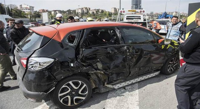 Son dakika... TEM'de büyük kaza: Trafik kilit