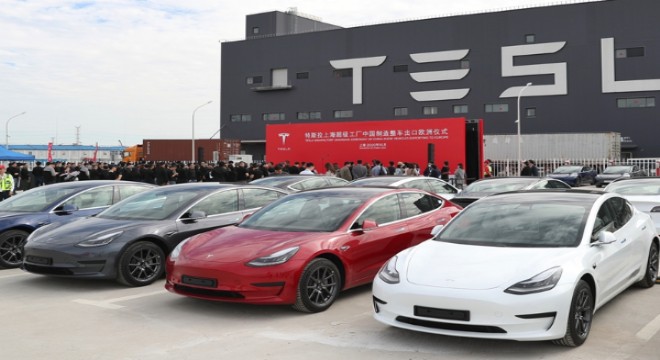 Tesla 2022'nin ilk üç ayında rekor sayıda araç teslimatı yaptı