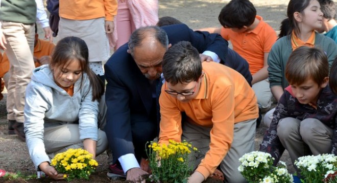 ‘Toprak Vatandır' okul bahçelerinde