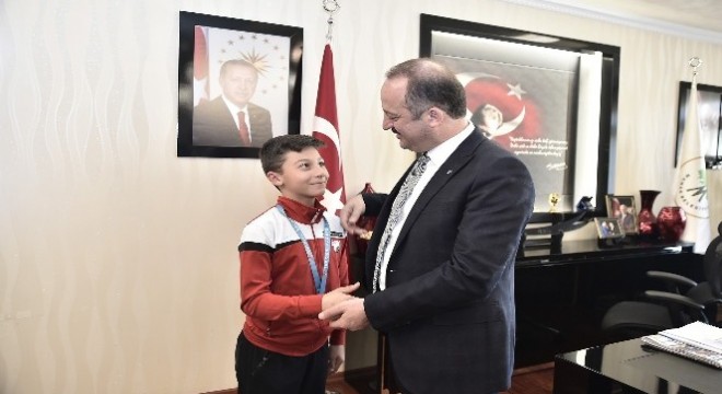 Türkiye 2'incisi Efe'den Mamak Belediye Başkanı Akgül'e ziyaret