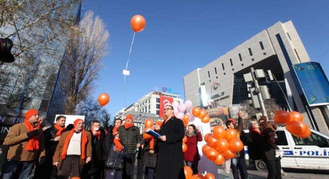 Turuncu balonlar Güvenpark'tan havalandı