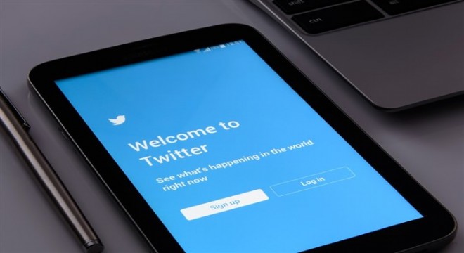 Twitter'dan Trump'a bir darbe daha, bu sefer de paylaşımı gizlendi