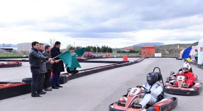 Üniversitelilerin Karting sınavı