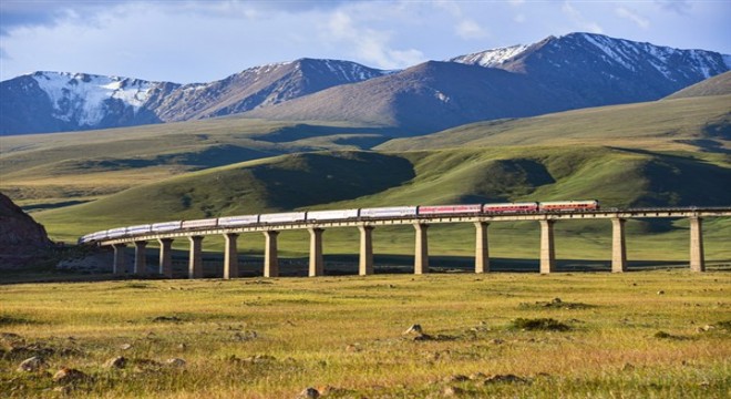 Xinjiang'da demiryolu yük hacmi 2 ayda 30 milyon tonu aştı