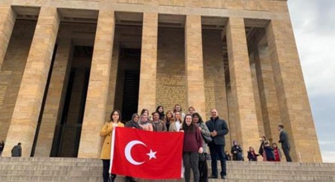 Yabancı kursiyerler Ata'nın huzurunda