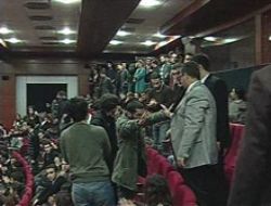 Bakan'a protesto şoku
