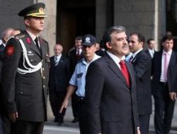 'CUMHURİYET EMİN ELLERDE'