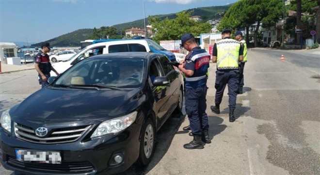 Ülke genelinde 'Aranan Şahıslar ve Aranan Araçlar Uygulaması' yapıldı